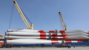 اقتصادية قناة السويس: 
ميناء الأدبية تستقبل شحنة 42 ريشة رياح لمحطة توليد الكهرباء برأس غارب 
 في إطار الدور