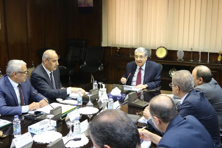 وزارة الكهرباء والطاقة المتجددة: وزير الكهرباء يتابع مؤشرات الأداء بنطاق عمل شركة مصر العليا 24277