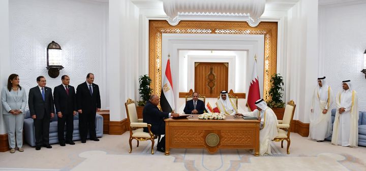 السيد الرئيس وسمو أمير دولة قطر يشهدان التوقيع على مذكرة تفاهم بين صندوق مصر السيادي للاستثمارات والتنمية 25572
