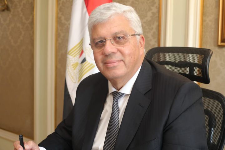 وزير التعليم العالي يستعرض تقريرًا حول اختبارات طلاب القطاع الطبي بجامعة المنيا - الزيادة السكانية 49517