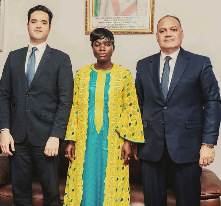 السفير المصري في غينيا كوناكري يلتقي وزيرة البيئة والتنمية المستدامة الغينية ــ التقى 59761
