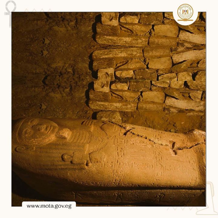 نجحت البعثة الأثرية المصرية التابعة لكلية الآثار، جامعة القاهرة، في الكشف عن تابوت من حجر الجرانيت الوردي 64867