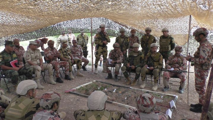 المتحدث العسكرى : القوات الخاصة المصرية والعمانية تنفذان التدريب المشترك (قلعة الجبل) بسلطنة عمان 70146