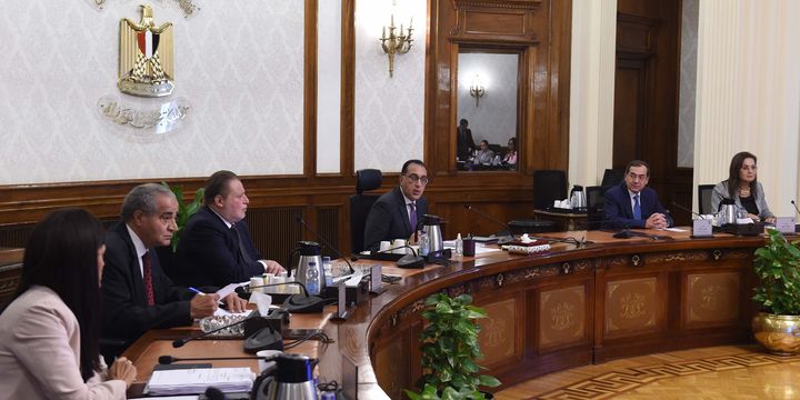 رئيس الوزراء يترأس اجتماع المجموعة الاقتصادية مدبولي يؤكد استمرار التعاون والتنسيق التامين مع البنك 76990
