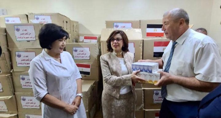 السفيرة المصرية لدى أوزبكستان تشارك في الاحتفال بتسليم شحنة من المساعدات الطبية المصرية لعلاج الالتهاب 79224