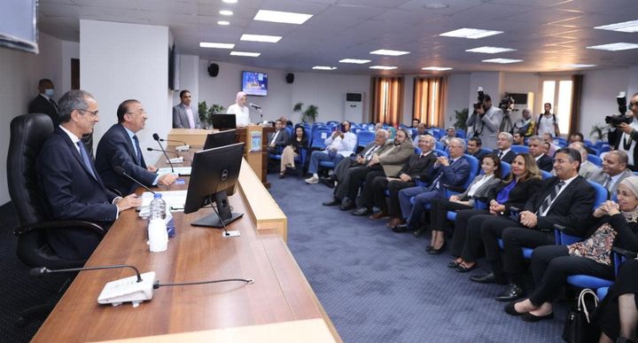 خلال زيارته لمحافظة الإسكندرية لافتتاح وتفقد عدد من مشروعات وزارة الاتصالات وتكنولوجيا المعلومات الدكتور/ 96243