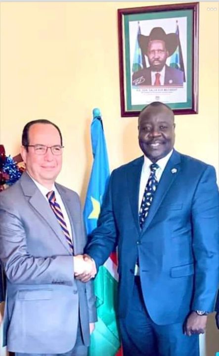 السفير المصري في جوبا يلتقي وزير الشئون الفيدرالية الجنوب سوداني ***** التقى السفير معتز مصطفى عبد 96357