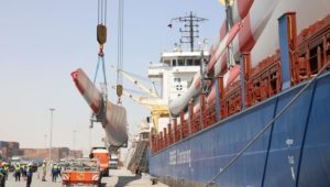 ميناء الأدبية تستقبل شحنة 42 ريشة رياح لمحطة توليد الكهرباء برأس غارب 
في إطار الدور الهام لموانئ المنطقة