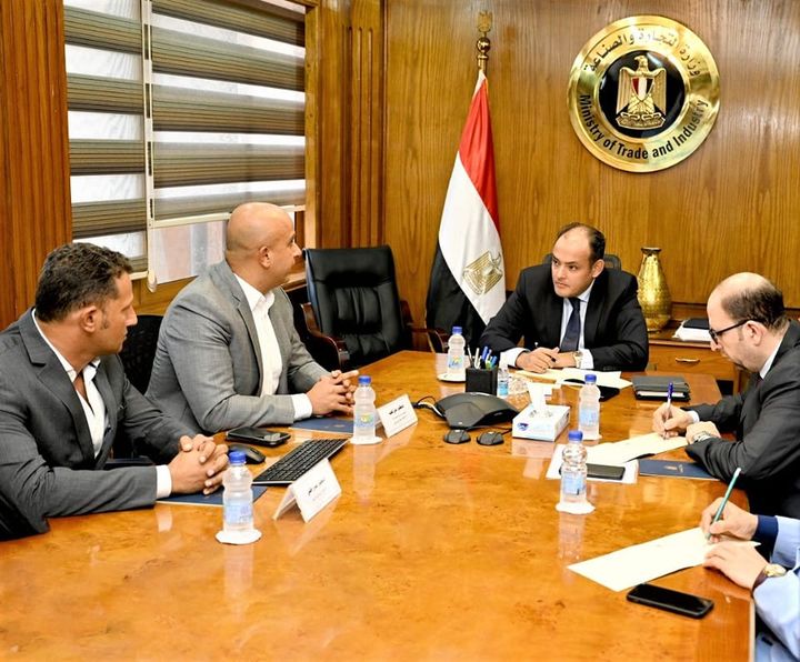 وزارة التجارة والصناعة: وزير التجارة والصناعة يلتقي بممثلي أول شركة مصرية تعمل في مجال 98378