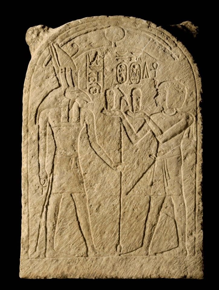 المتحف المصرى ٢٠٠ عام علم مصريات لوحة الملك رمسيس الأول صور الملك يقدم القرابين للمعبود ست حجر جيري FcO4JbaWYAw FTd