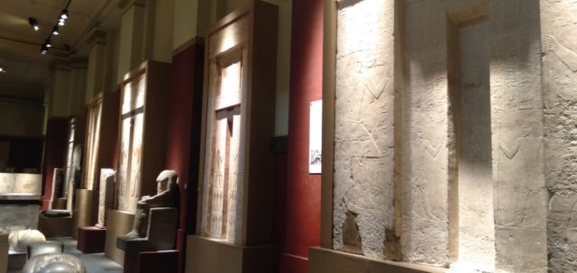 المتحف المصري تطوير الإضاءة وبطاقات الشرح فى ممرات قاعة 47 الدور الأرضى والتى تعرض قطع أثرية ترجع لعصر FdG Lq5WYAEmzbx