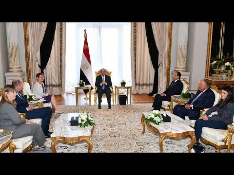 الرئيس عبد الفتاح السيسي يستقبل رئيس البنك الأوروبي لإعادة الإعمار والتنمية hqdefaul 32