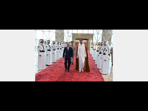 الرئيس عبد الفتاح السيسي يصل إلى مطار حمد الدولي بالعاصمة القطرية الدوحة hqdefaul 59