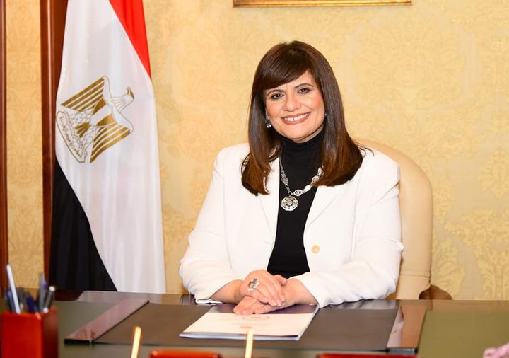 وزارة الدولة للهجرة وشئون المصريين بالخارج: - وزيرة الهجرة تلتقي عددا من الطلاب المصريين 13481