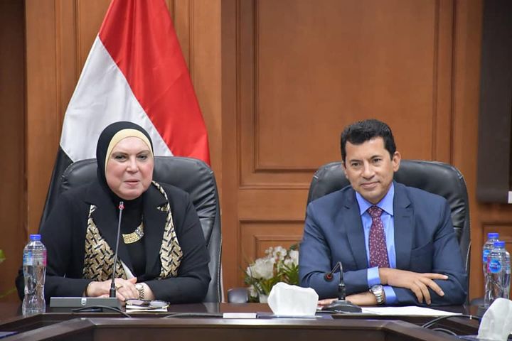 وزارة الشباب والرياضة: وزير الرياضة يلتقي نيفين جامع رئيس جهاز تنمية المشروعات الصغيرة 14643