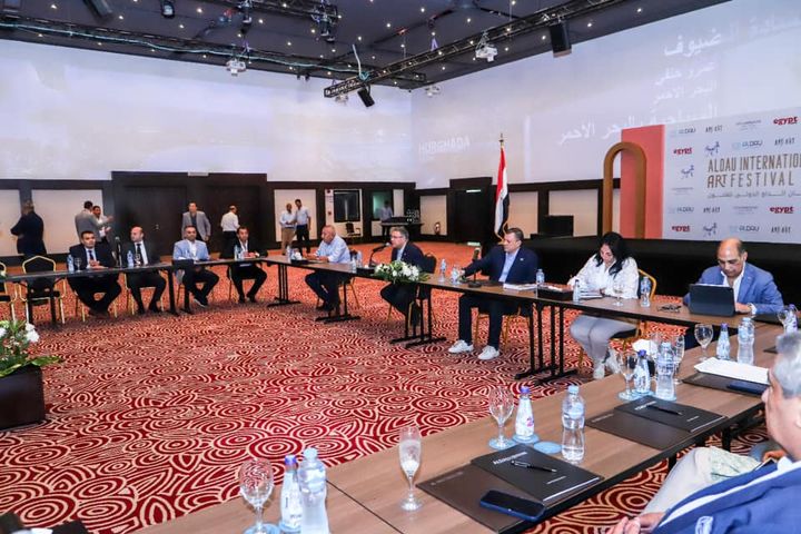 1 أكتوبر 2022 - وزير السياحة والآثار ومحافظ البحر الأحمر يعقدان اجتماعاً موسعاً مع مجموعة من 22782
