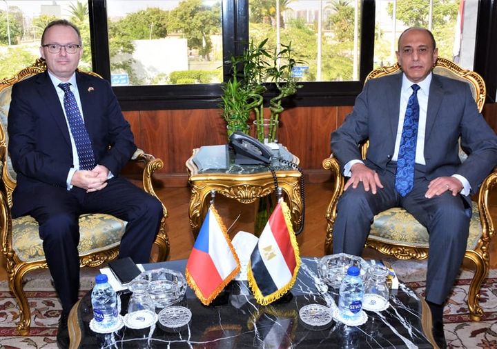 وزارة الطيران المدني: وزير الطيران يلتقي سفير جمهورية التشيك لتعزيز سبل التعاون بين البلدين 31537