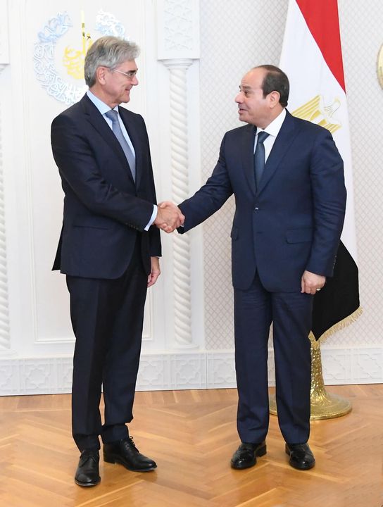 السيد الرئيس عبد الفتاح السيسي يتابع مع رئيس شركة سيمنز العالمية للطاقة آفاق التعاون المشترك فى مجال مشروعات 41698