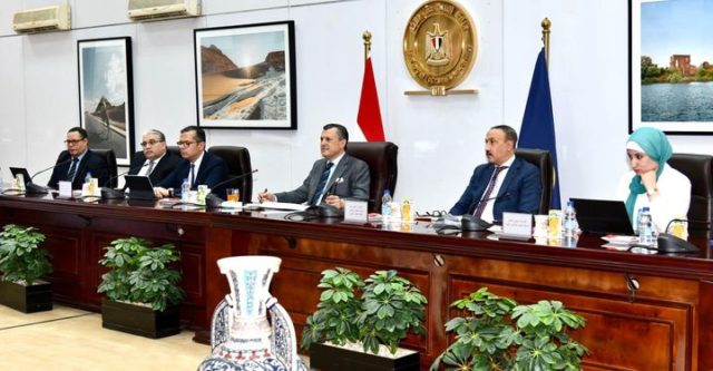 - وزير السياحة والآثار يعقد اجتماعاً مع الرئيس التنفيذي للهيئة العامة للاستثمار والمناطق الحرة 46503