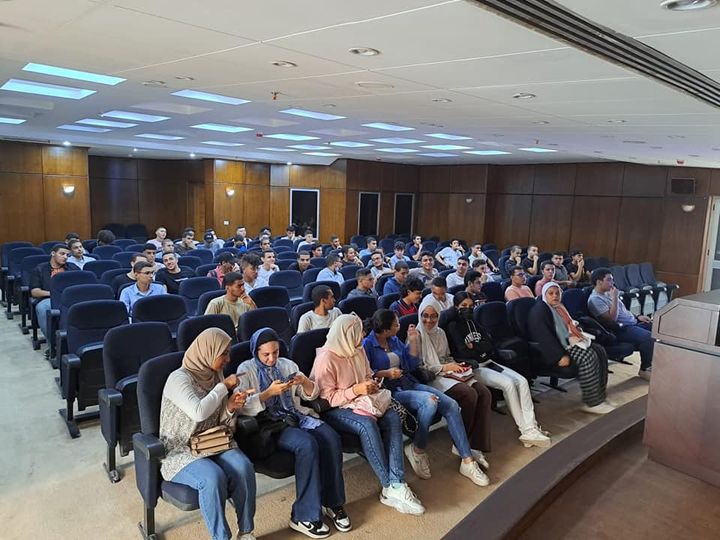 وزير التعليم العالي يتلقى تقريرًا حول انتظام الدراسة بجامعة حلوان الأهلية - الجامعة تنظم أسبوعًا تعريفيًا 51094