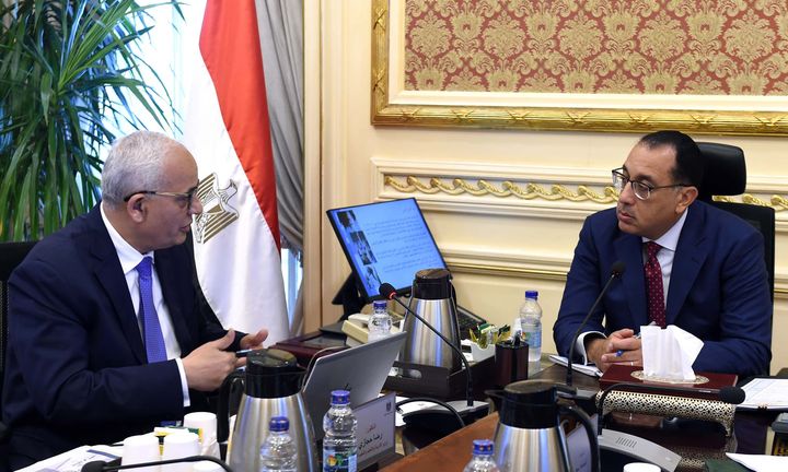 رئيس الوزراء يتابع مع وزير التربية والتعليم ملفات عمل الوزارة مدبولي يؤكد حرص الدولة على التوسع فى تطبيق 59913
