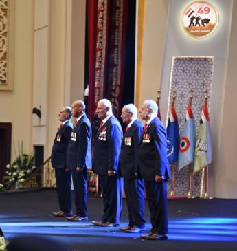السيد الرئيس عبد الفتاح السيسى يقدم التحية إلى أبطال حرب أكتوبر المجيدة، أبطال المجموعة ١٣٩ صاعقة 68254
