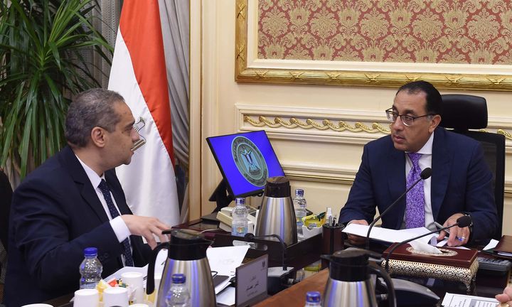 رئيس الوزراء يتابع مع رئيس هيئة الدواء المصرية ملفات العمل اجتمع الدكتور مصطفى مدبولي، رئيس مجلس الوزراء، 71287