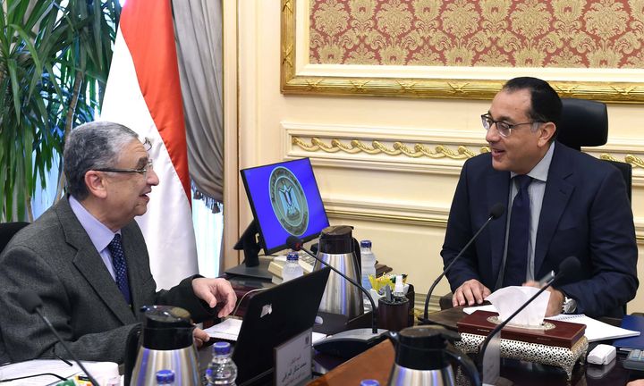 رئيس الوزراء يستعرض مشروعات الطاقة المتجددة ومستجدات مشروع إنتاج الهيدروجين الاخضر وزير الكهرباء: مشروع 15806