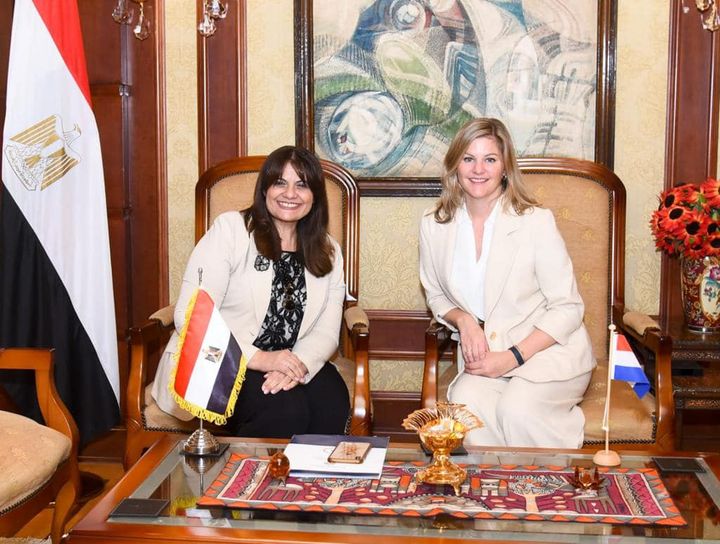 وزيرة الهجرة تعقد اجتماعا تشاوريا مع وزيرة التجارة الخارجية والتعاون الإنمائي الهولندية لبحث ملفات التعاون 16724