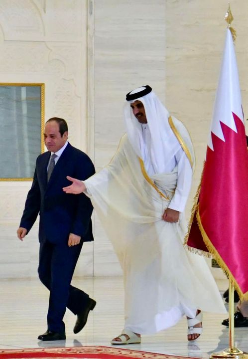 أجرى السيد الرئيس عبد الفتاح السيسي صباح اليوم وقبل مغادرة سيادته مقر إقامته بالعاصمة القطرية الدوحة، 21272