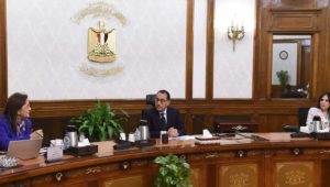 رئيس الوزراء يستعرض المؤشرات المبدئية للاقتصاد المصري خلال الربع الأول من العام المالي الجاري 
وزيرة