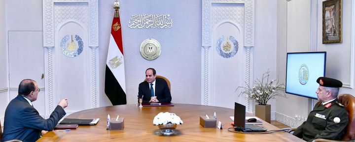السيد الرئيس عبد الفتاح السيسي يتابع الموقف التنفيذي والانشائي الخاص بتطوير الاحياء بمحافظتي القاهرة 30444