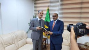 تقديم سفير مصر الجديد لدى السودان صورة من أوراق اعتماده لوزير الخارجية السوداني