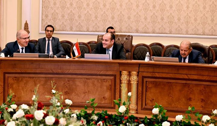 وزارة التجارة والصناعة: وزير التجارة والصناعة يلتقي وفد رابطة رجال الاعمال القطريين لاستعراض 40972