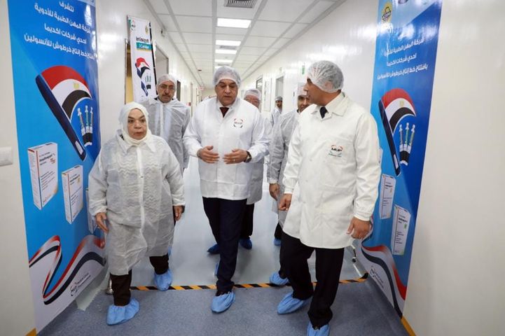 بيان صادر عن وزارة الصحة والسكان: وزير الصحة يتفقد خط الإنتاج الجديد لـلأنسولين بمصنع شركة المهن الطبية 88671
