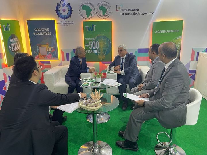 على هامش استضافة مصر مؤتمر أطراف اتفاقية الأمم المتحدة الإطارية للتغير المناخي COP27 وزير التعليم العالي يعقد 92902