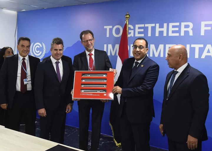 على هامش فعاليات قمة المناخ «COP27» بمدينة شرم الشيخ: رئيس الوزراء يشهد توقيع عقد بالأحرف الأولي لإدارة 93985