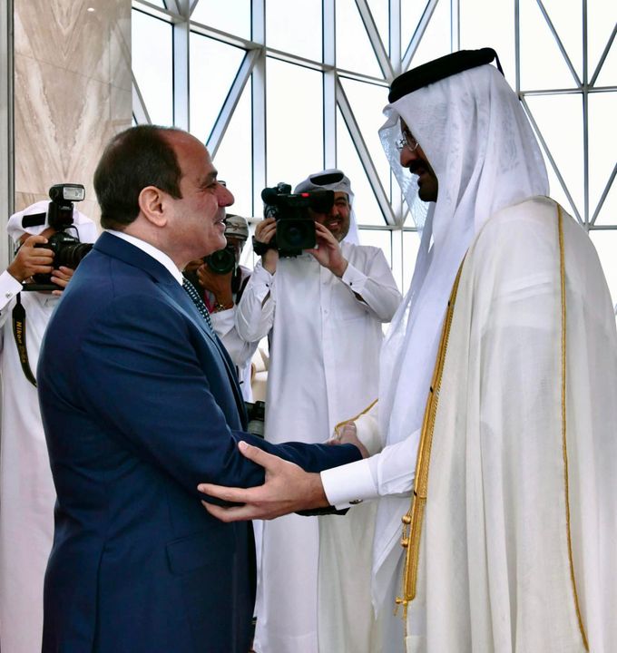 وصول السيد الرئيس عبد الفتاح السيسي إلى مطار الدوحة حيث كان في استقباله الشيخ عبد الله بن حمد آل ثاني نائب 94230