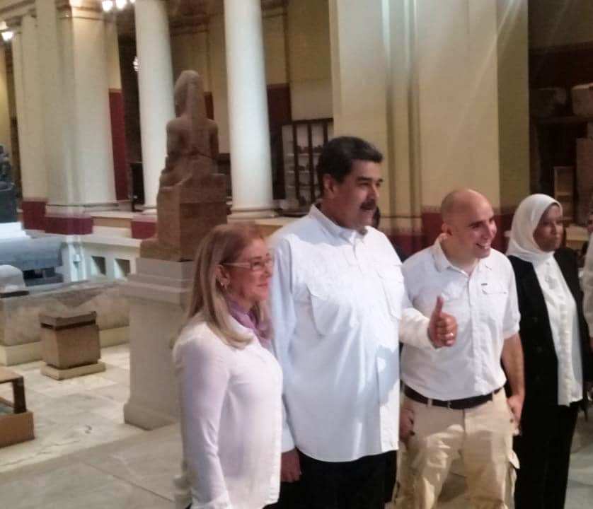 المتحف المصري زيارات رسمية -رئيس دولة فنزويلا وأسرته يزور المتحف المصري بالتحرير وتأتي هذه الزيارة للرئيس Fg5PTwWXgAEB5TY