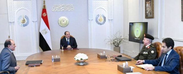 السيد الرئيس عبد الفتاح السيسي يجتمع باللواء أحمد العزازي رئيس الهيئة الهندسية للقوات المسلحة لمتابعة 13104