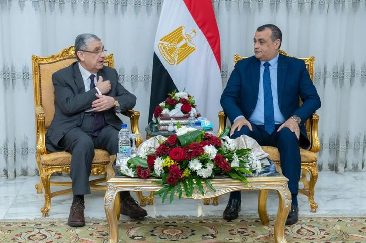 وزارة الإنتاج الحربي: وزيرا الإنتاج الحربى و الكهرباء والطاقة المتجددة يتفقدان أول إنتاج 13679