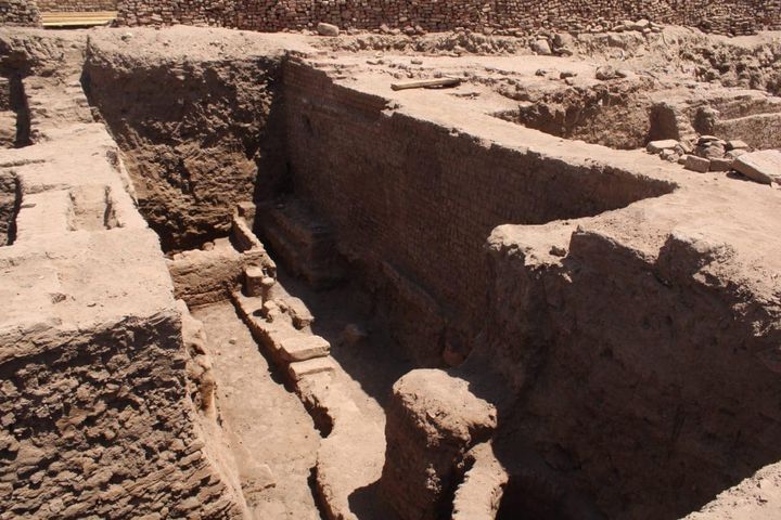 ٢٤ ديسمبر ٢٠٢٢ - البدء في الكشف عن أجزاء معبد خنوم باسنا كشفت البعثة الأثرية المصرية التابعة 27649