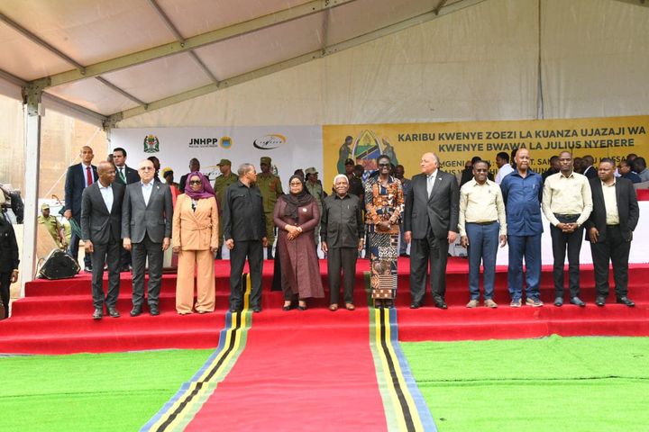 خلال مشاركته فى احتفالية بدء ملء خزان سد جوليوس نيريرى بتنزانيا: رئيس المقاولون العرب: تجربة إنشاء سد 32175