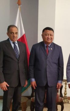سفير جمهورية مصر العربية في مدغشقر يلتقي مع رئيس مجلس الشيوخ الملجاشي بمناسبة قرب انتهاء فترة عمله في 32499