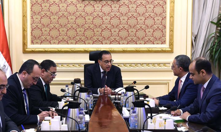 رئيس الوزراء يلتقي الرئيس التنفيذي للهيئة العامة للاستثمار والمناطق الحرة مدبولي: 3 ملفات مهمة على رأس 37227