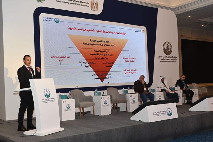 على هامش مشاركته بجلسة نقاشية بمؤتمر الإسكان العربي السابع تحت رعاية الرئيس السيسي: مساعد وزير الإسكان 47882
