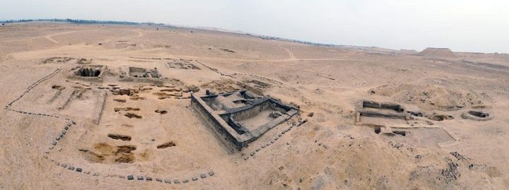 وزارة السياحة والآثار: ١ ديسمبر ٢٠٢٢ الكشف عن مبنى جنائزي ضخم ونماذج من بورتريهات الفيوم 48506