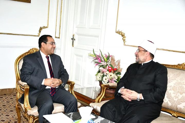 الجهاز المركزي للتنظيم والإدارة: وزير الأوقاف ورئيس الجهاز المركزي للتنظيم والإدارة يشكران 73997