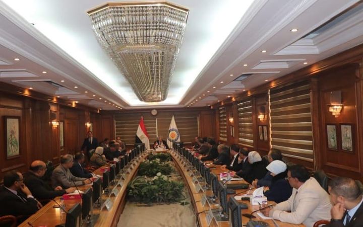 التعليم العالي: المجلس الأعلى لشئون خدمة المجتمع وتنمية البيئة يعقد اجتماعه الدوري عقد المجلس الأعلى 14343