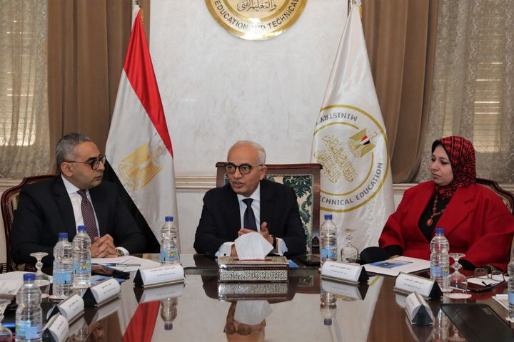 وزير التربية والتعليم يعقد اجتماعًا لمناقشة تفعيل مجموعات الدعم مع بداية الفصل الدراسي الثاني الدكتور رضا 28039